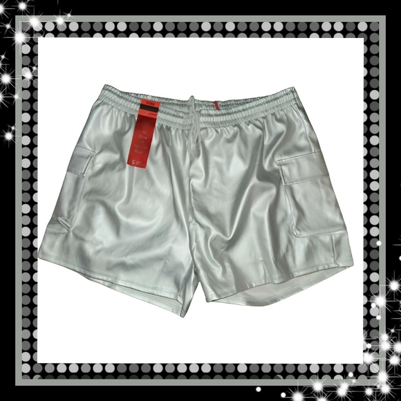 SILVER ☆ BUTTER SOFT ☆ FAUX LEATHER ☆ CARGO POCKET SHORTS ☆ NWT - Picture 1 of 10
